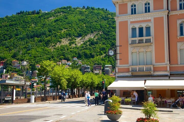 Explore Como on Foot: Self-Guided Scavenger Hunt and City Sights Tour photo 6