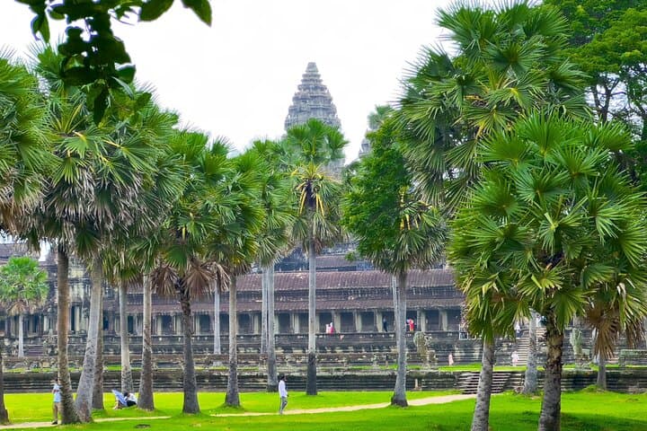 Angkor Wat Sunrise & Tonle Sap: 2.5-Day Temples and Lake Tour