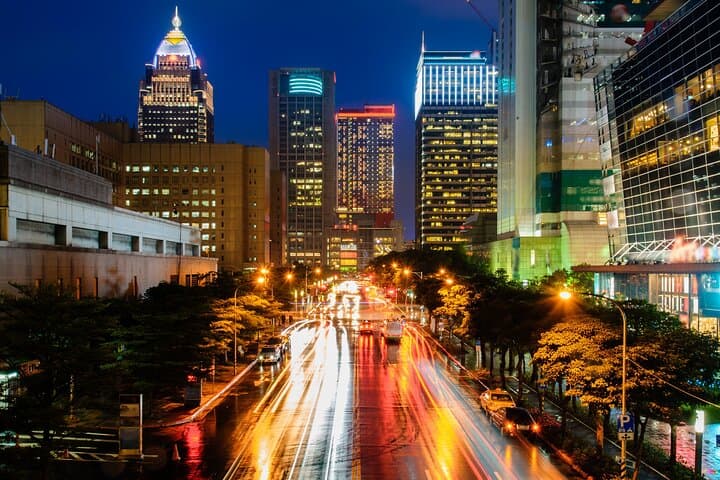 Private Night Taipei Tour: Baoan Temple, Yongkang Street & Elephant Mountain photo 5