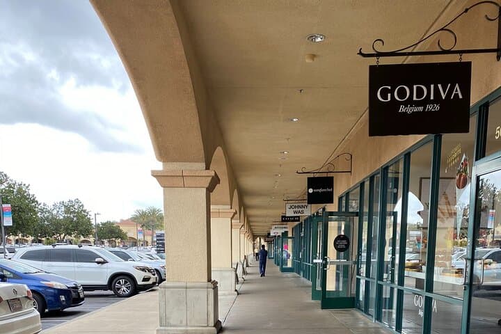 Private Cincinnati Premium Outlets Shopping Tour — Roundtrip from Cincinnati photo 2