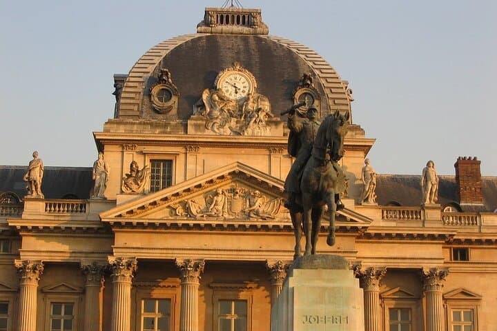 Eiffel Tower & Champ de Mars Walking Tour: Small-Group Sightseeing in Paris photo 2