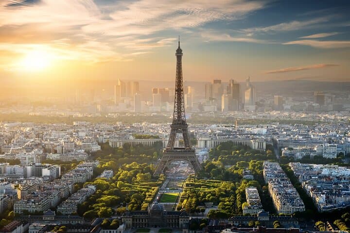 Eiffel Tower Pre-Booked Lift Ticket with Summit Options — Skip-the-Line Paris Views