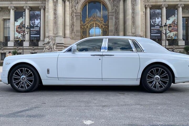 Rolls-Royce Paris Full-Day Luxury Sightseeing Tour — Eiffel, Champs-Élysées & Montmartre photo 3