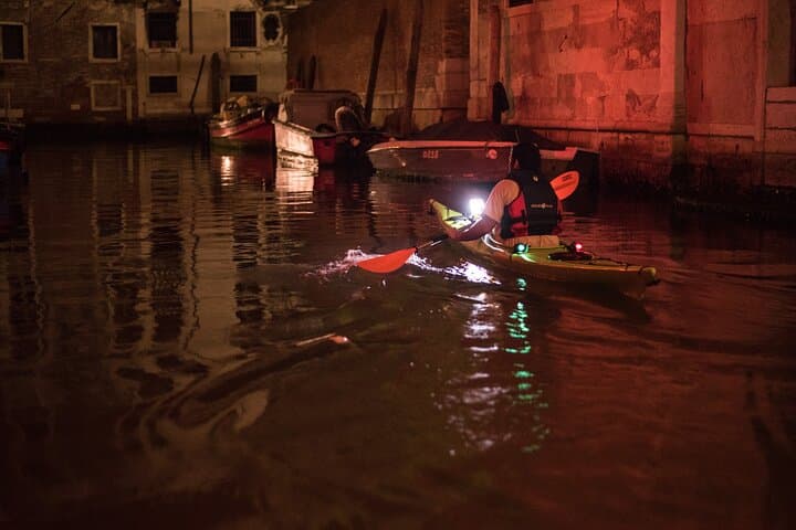Venice Sunset Kayak Tour: Night Paddle Through the Canals photo 4