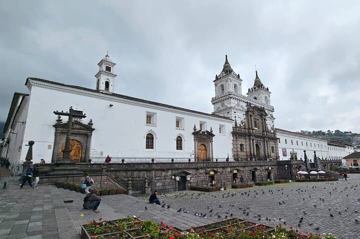 Walk-Through-Old-Quito-panecillo-viewpoints-and-local-cuisine photo 3