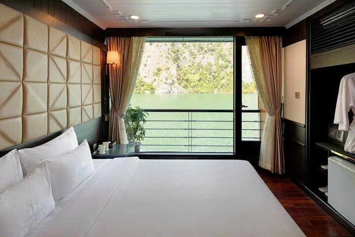 Overnight Halong Bay Cruises: 1–2 Day All-Inclusive Tours with Kayaking & Cave Visits photo 3