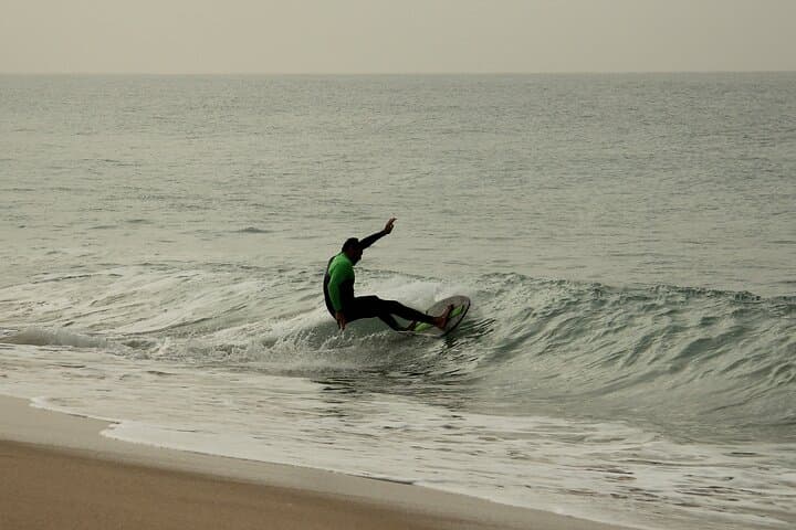 Private Skimboarding Lessons on Costa da Caparica: Two Hours with a Pro
