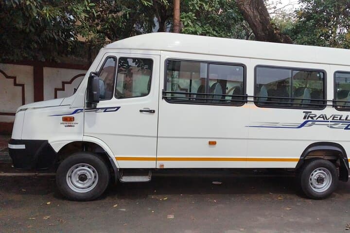 Private Driver & Luxury Car Service in Agra — Custom Golden Triangle Transfers photo 5