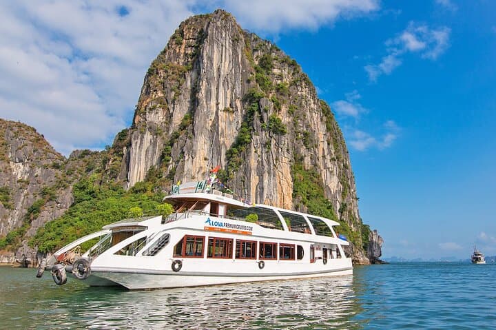 Full-Day Ha Long Bay Premium Cruise: Explore Limestone Karsts & Caves