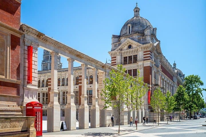 Victoria & Albert Museum Guided Tour and South Kensington Highlights photo 4
