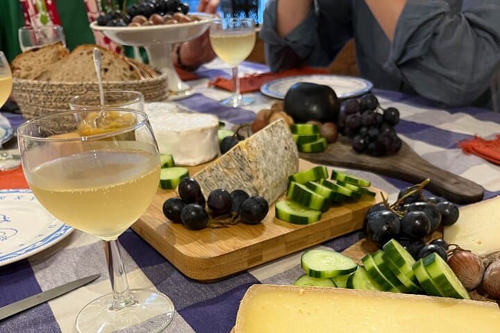 Paris Cheese Tasting & Wine Pairing — 2-Hour Gourmet Tour in Central Paris photo 6