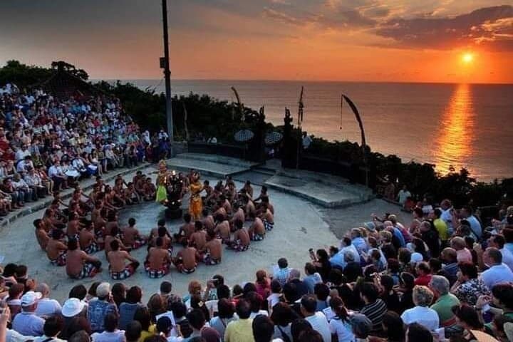 Sunset Kecak Fire Dance at Uluwatu Temple: Cliffside Balinese Performance