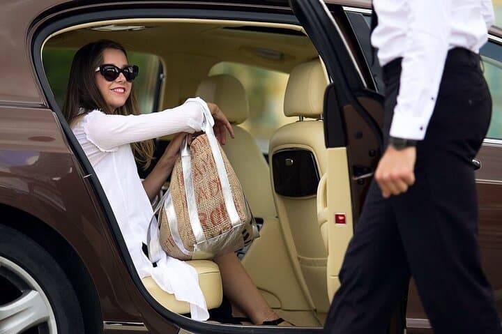 Dubai Hotel to DXB Airport Transfer — Private Drop-Off & Reliable Shuttle photo 2