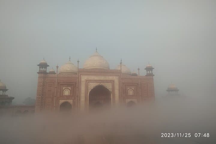 Taj Mahal Guided Tour: Private Expert-Led Visit in Agra photo 2
