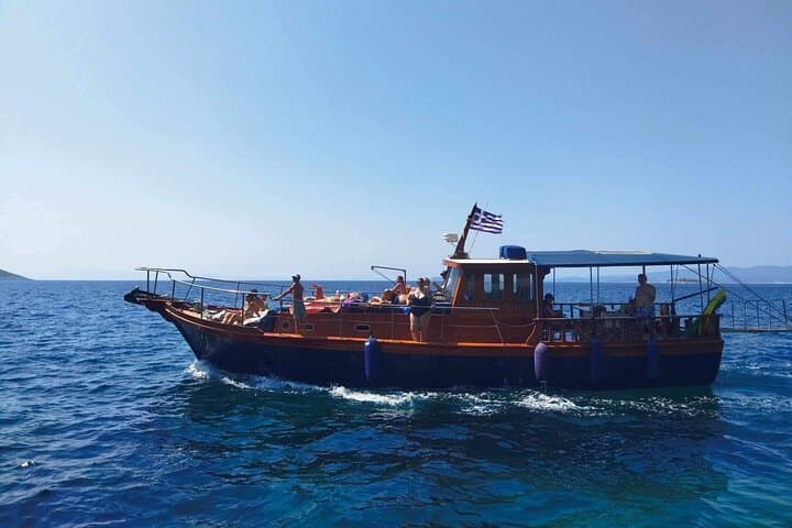 semi-private-wooden-yacht-skiathos-day-cruise-with-greek-lunch photo 4