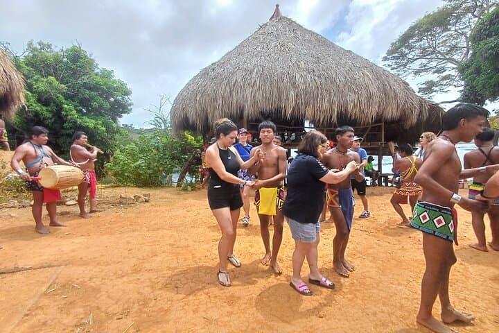 Embera Waterfall & Rainforest Day Tour — Chagres National Park photo 2