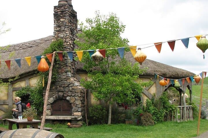 Private Hobbiton Tour from Auckland — Guided Hobbiton Movie Set Day Trip photo 3