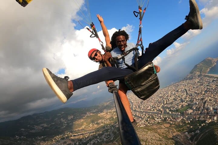 Tandem Paragliding Over Kleopatra Beach — Side to Alanya Soar photo 6