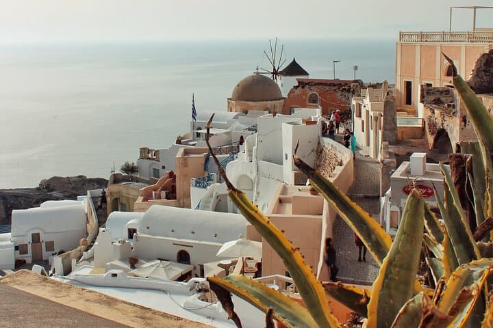 Santorini Instagram & TikTok Photo Spots Private Tour — Oia, Red Beach, Black Sand photo 6