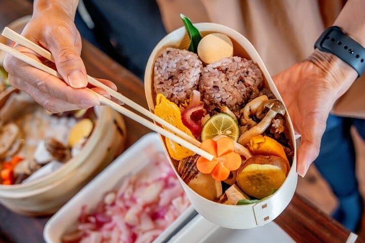Private Bento-Making Hike to Akame 48 Waterfalls — Local Guide & Nunobiki Falls photo 3