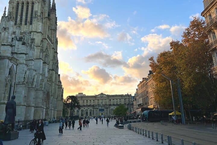 Bordeaux in a Day: City Stroll and Chateau Wine Tasting photo 2
