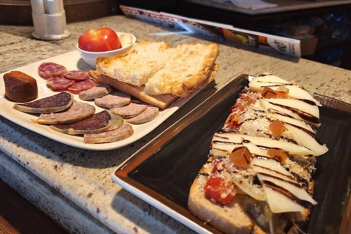 Private Picasso Gastro Tour in Barcelona: Gothic Quarter Tapas & Picasso Sites photo 2