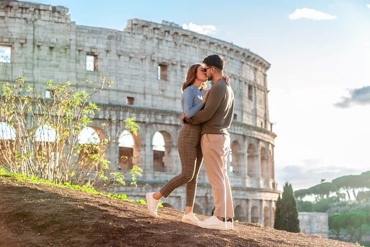 Romantic Couples Photoshoot in Rome: Private 45-Minute Landmark Session photo 2