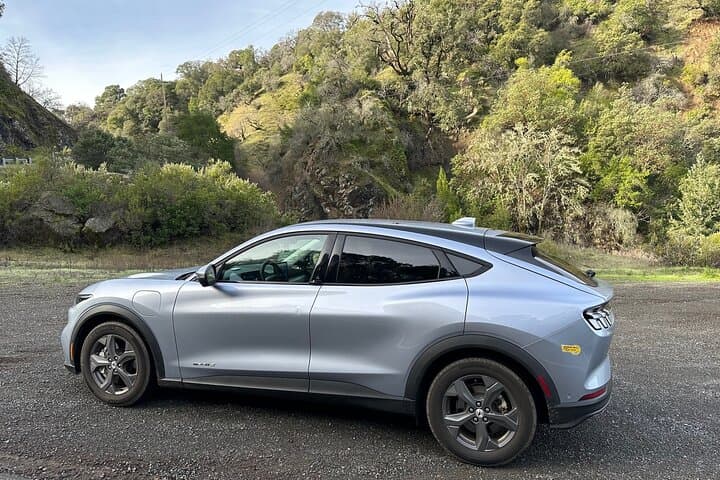 Berkeley to Oakland Airport: All-Electric Private Transfer photo 3