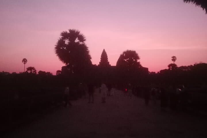 One-Day Angkor Tour: Angkor Wat, Ta Prohm & Phnom Bakheng Sunset photo 5