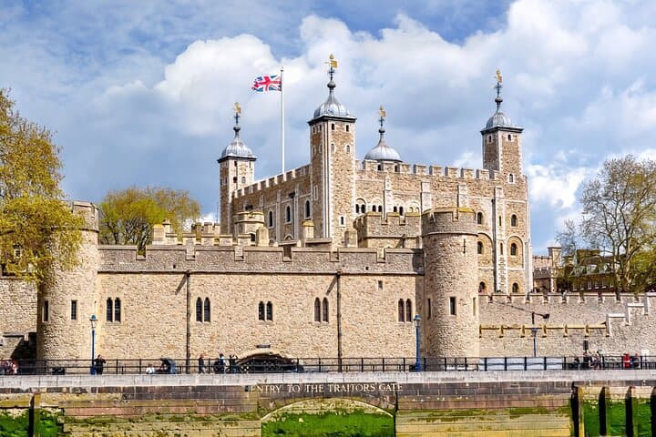 Tower of London and Jack the Ripper Ghost Walk: 4‑Hour Historic & Haunted Guided Tour photo 1
