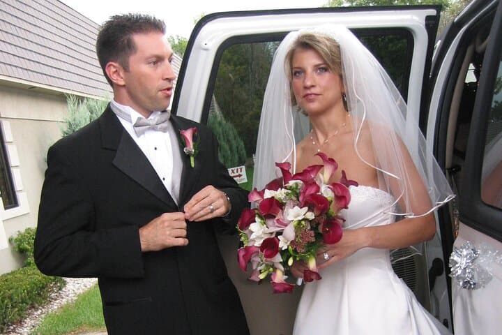 Traverse City VIP Wedding Shuttle: Private Luxury Ride for Newlyweds photo 3