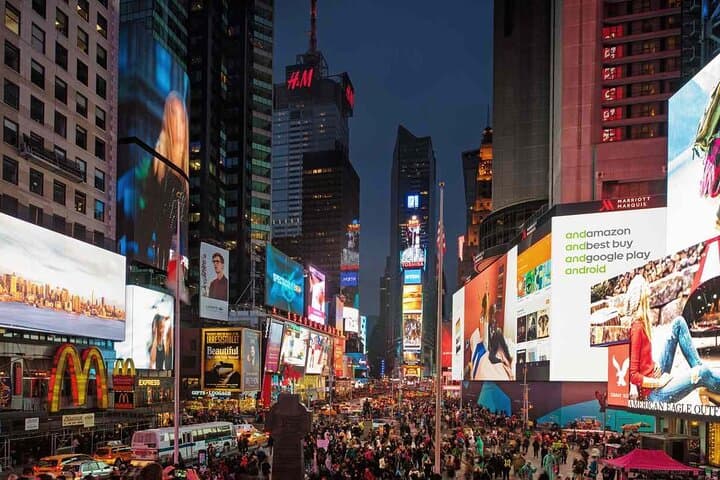 Solve a 1940s Murder: Interactive Mystery Hunt by the Empire State Building