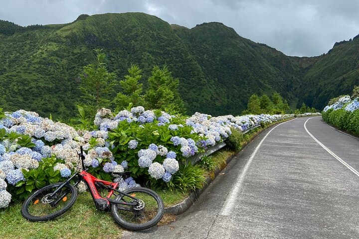 Guided E-MTB Tour of Sete Cidades Lakes and Viewpoints photo 2