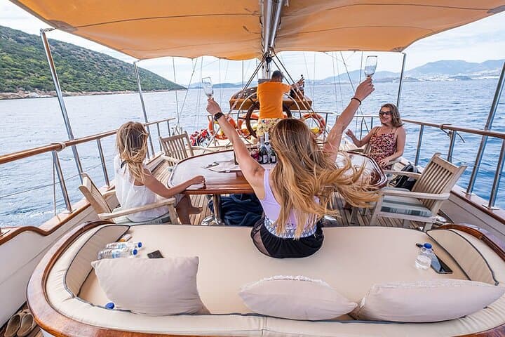 Bodrum Private Sunset Boat Tour with Dinner: Karaada & Akvaryum Bay Cruise photo 6