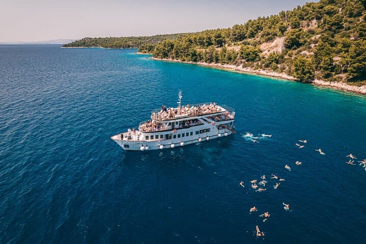 Blue Lagoon & Šolta Day Cruise from Split with Lunch and Unlimited Drinks photo 2