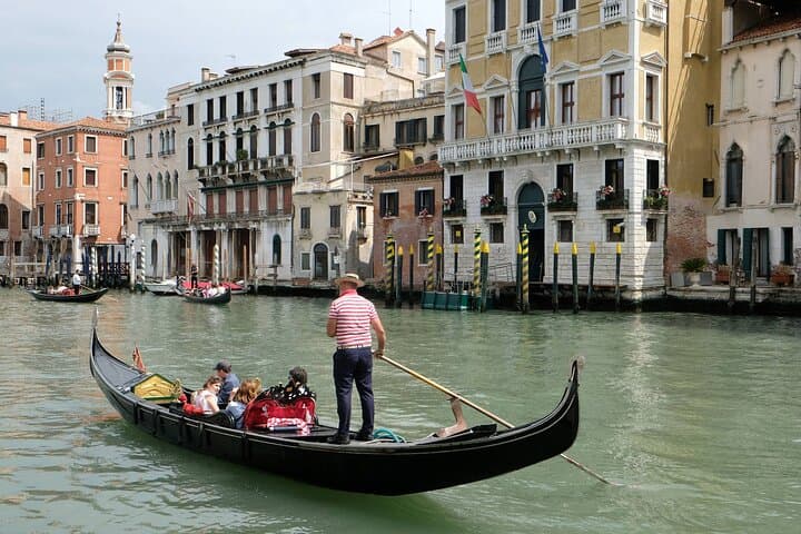 Private 30-Minute Gondola on Venice Grand Canal photo 4