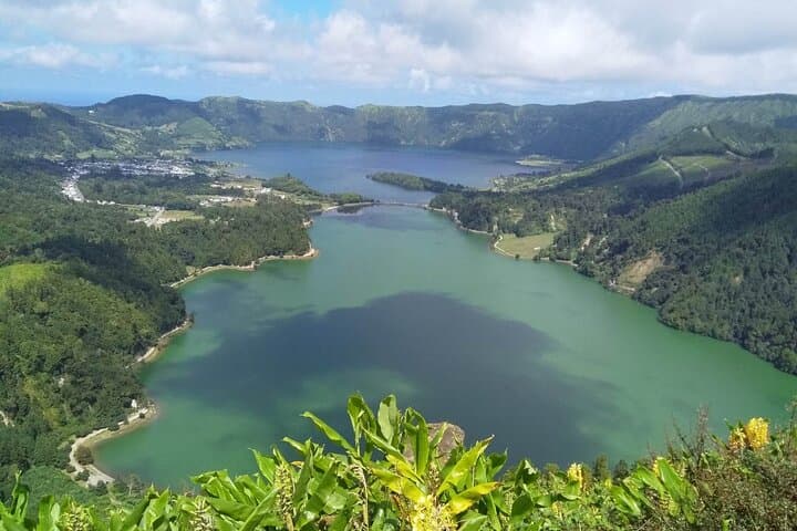 Sete Cidades Lagoons Private Tour — São Miguel's Twin Lakes by Road photo 2