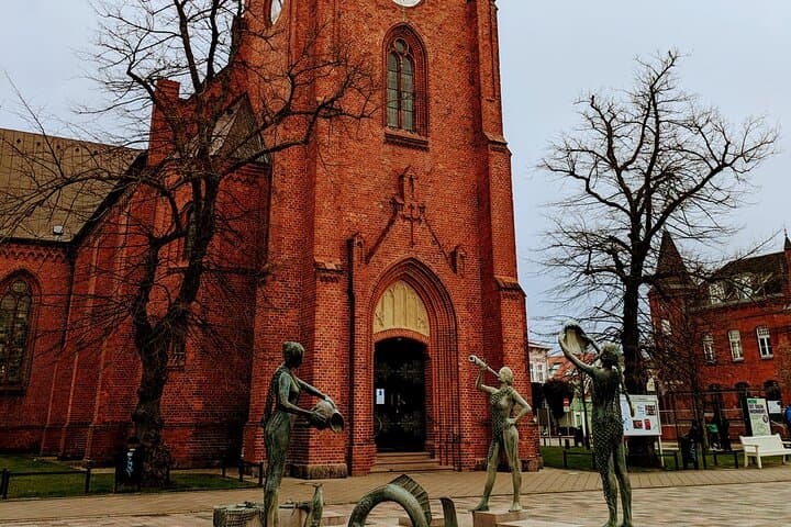 Rostock Warnemünde First-Date Quiz Walk — Interactive Baltic Shore Scavenger Hunt photo 3
