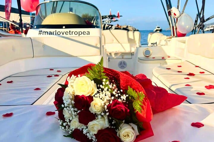 Private Boat Trip on the Coast of the Gods: Capo Vaticano & Grotticelle Swim Tour photo 2