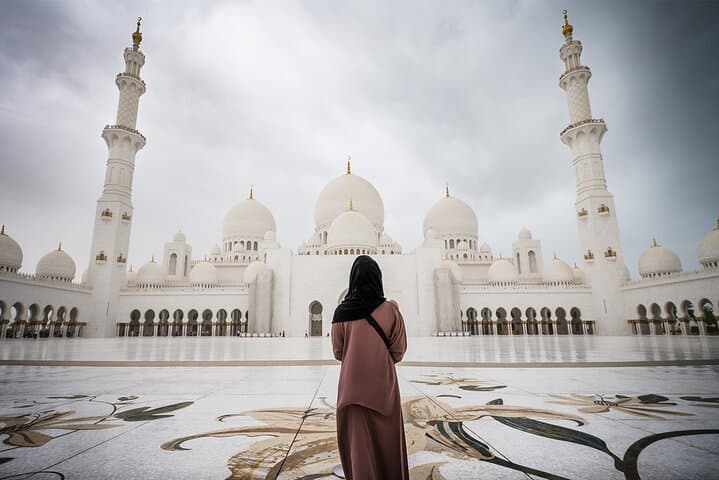 Private Abu Dhabi City Tour: BAPS Mandir & Sheikh Zayed Grand Mosque photo 2