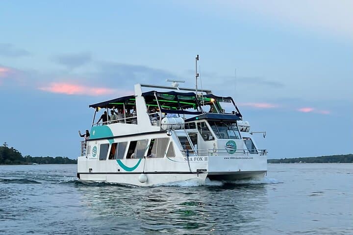 St. Lawrence Sunset: 2-Hour 1000 Islands Dinner Cruise