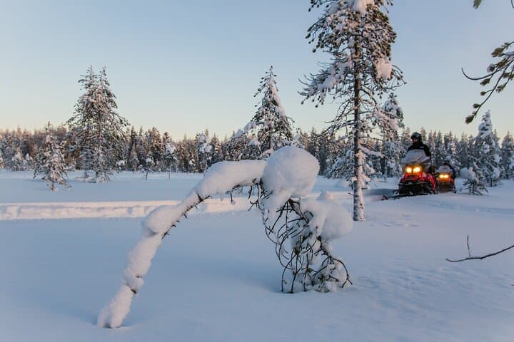 2-Hour Snowmobiling Safari in Ylläs — Beginner-Friendly Lapland Ride photo 3