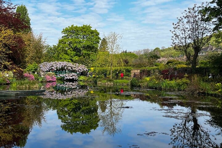 Private Day Trip from Paris to Giverny: Explore Claude Monet’s Gardens with a Guide