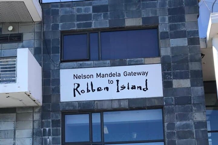 Private Guided Robben Island & Table Mountain Tour — Cape Town Highlights photo 2