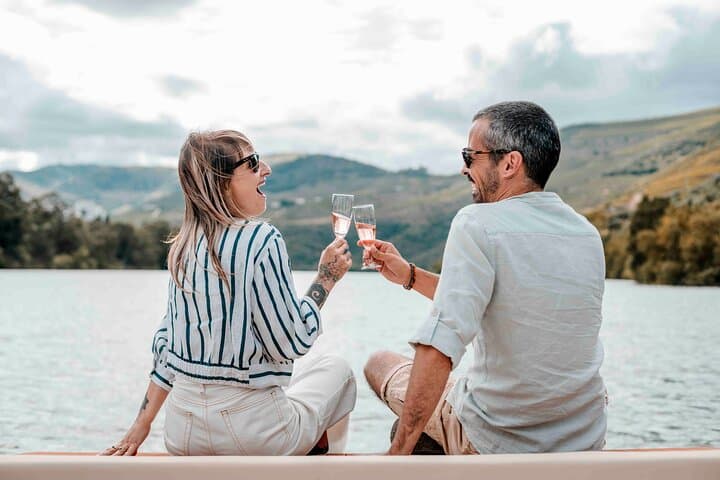 Douro Solar Boat: 1‑Hour Private Electric Cruise with Wine Tasting in Pinhão photo 2