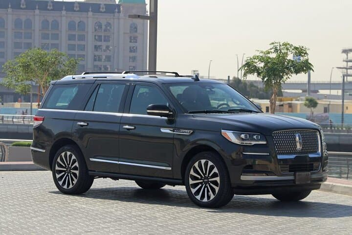 Dubai Private Full-Day Luxury Car and Driver — Comfort, Flexibility & Local Navigation photo 4
