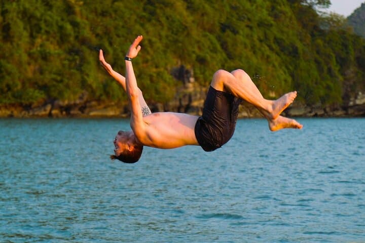 Kayak and Swim Halong-Lan Ha Bay: Private Canoe from Cat Ba Island photo 3