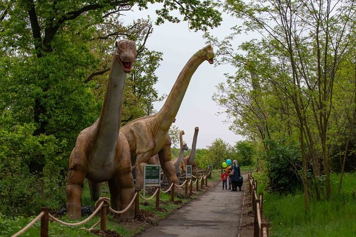 Dinosaurus Amusement Park Prague: Life-Size Animatronic Dino Experience photo 2
