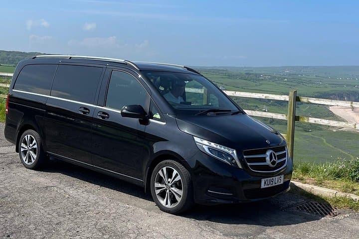 Luxury Day Tour to Giant's Causeway, Dark Hedges & Carrick-a-Rede from Belfast photo 1