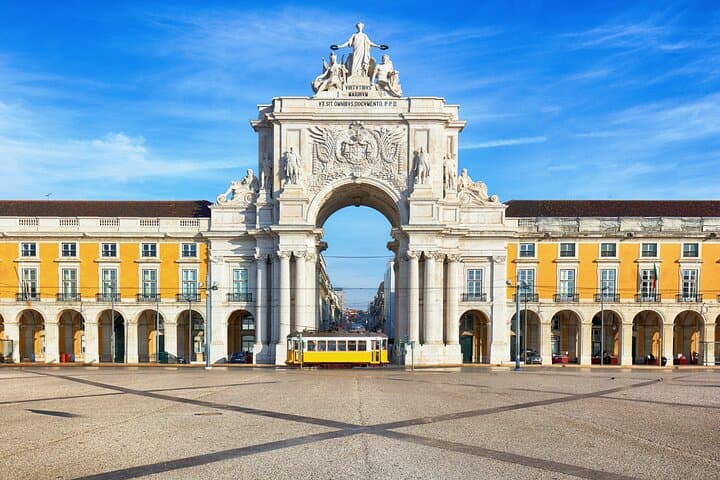 Lisbon Highlights Self-Guided Walking Audio Tour — Castelo to Praça do Comércio